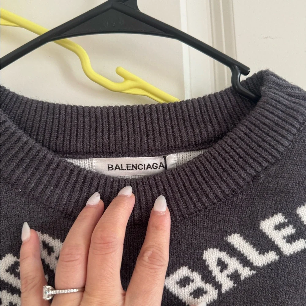 Balenciaga Black and White Logo Sweater - Picture 2 of 4